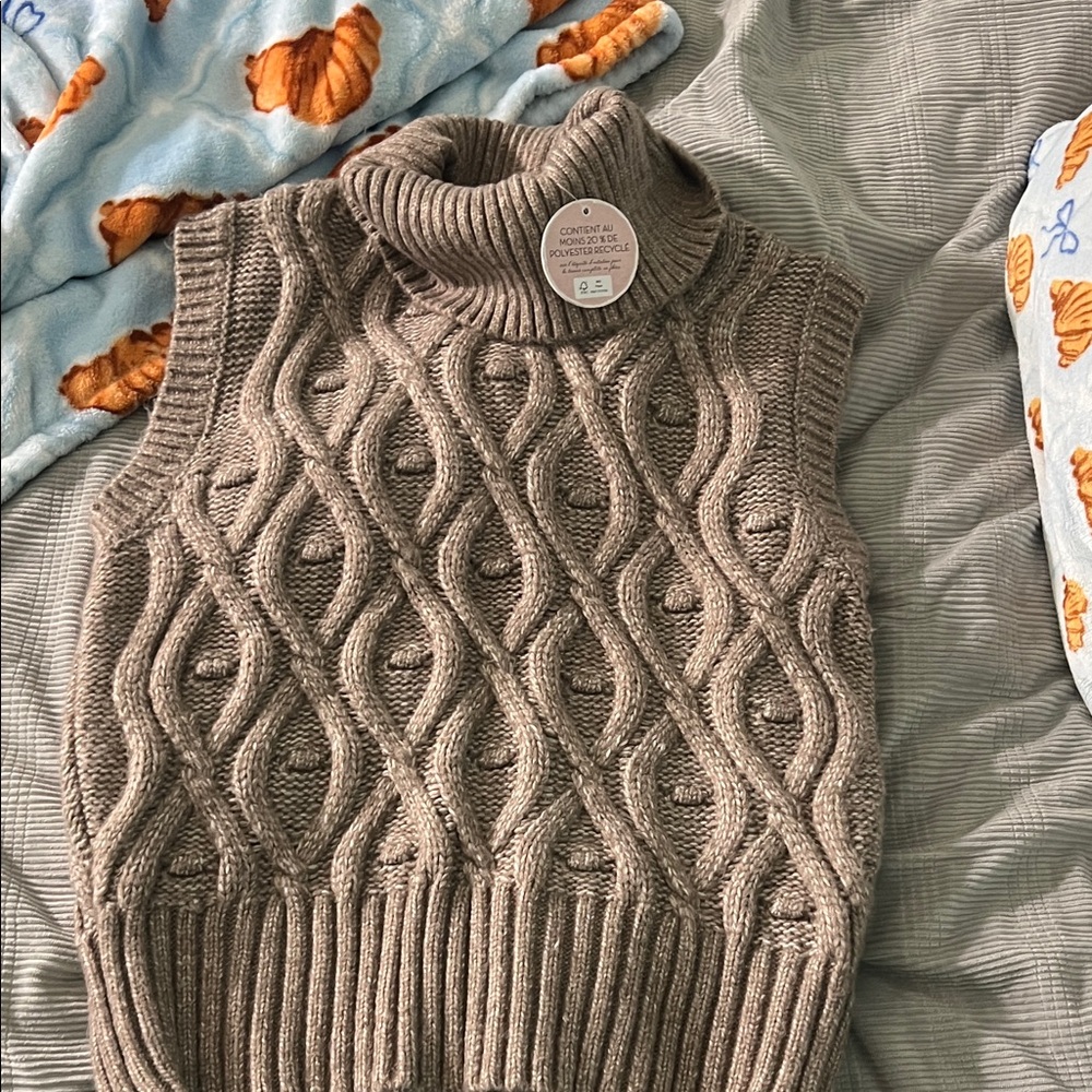 Cable Knit Sleeveless Turtleneck Sweater